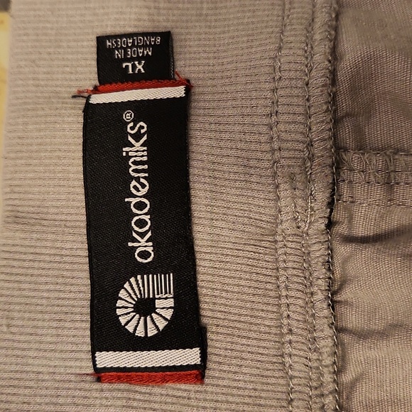 NWOT Akademiks XL Cargo Shorts - Picture 2 of 6